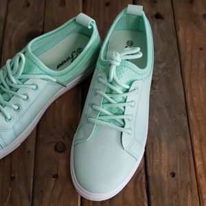 forever comfort tennis shoes